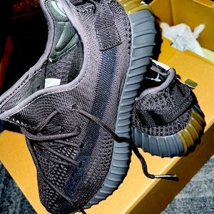 NWT ADIDAS YEEZYS SIZE 6.5